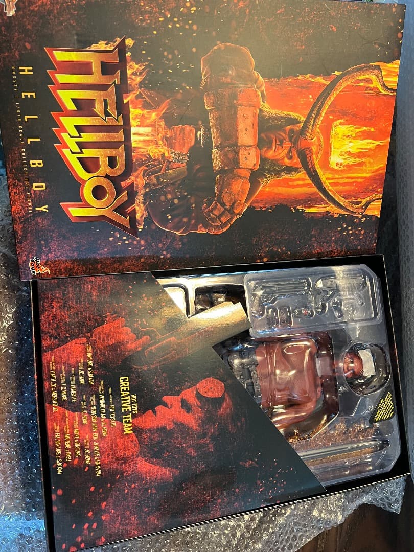 ホットトイズ ヘルボーイ 1/6 (価格交渉をお願いします)