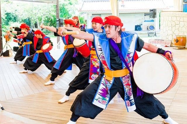 新品未使用(送料無料)32.980円　エイサー大太鼓44cm*48cm 撥付き