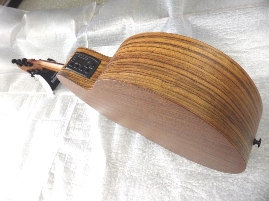 弦高低め　Bromo　ブロモ　エレアコギター　BAT8ME bk