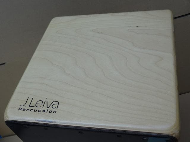 J.Leiva medina カホン