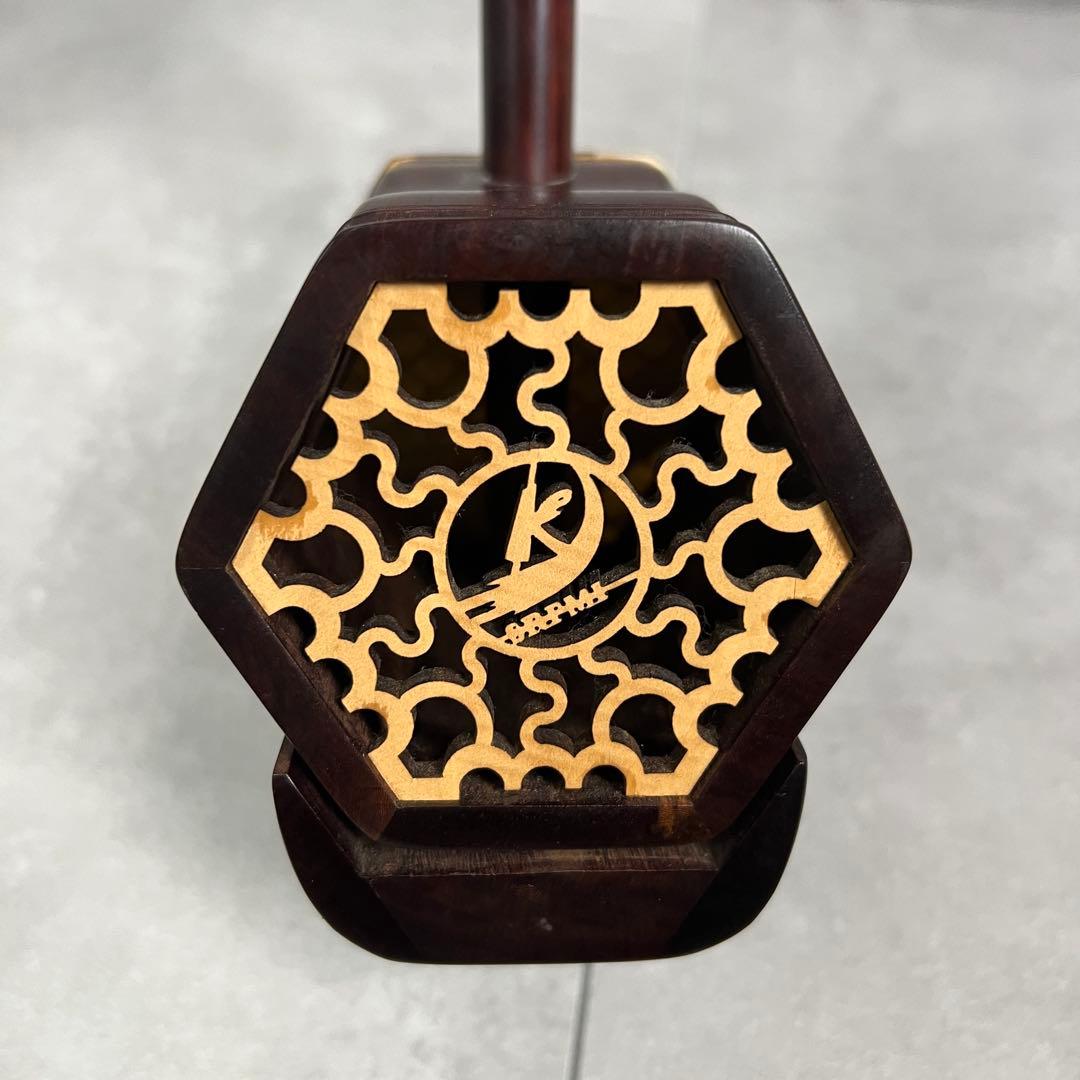 希少　科韻楽器　極品　蘇州二胡　柳城碧藍煙外染　べっ甲　彫刻絵　弓　レザーケース