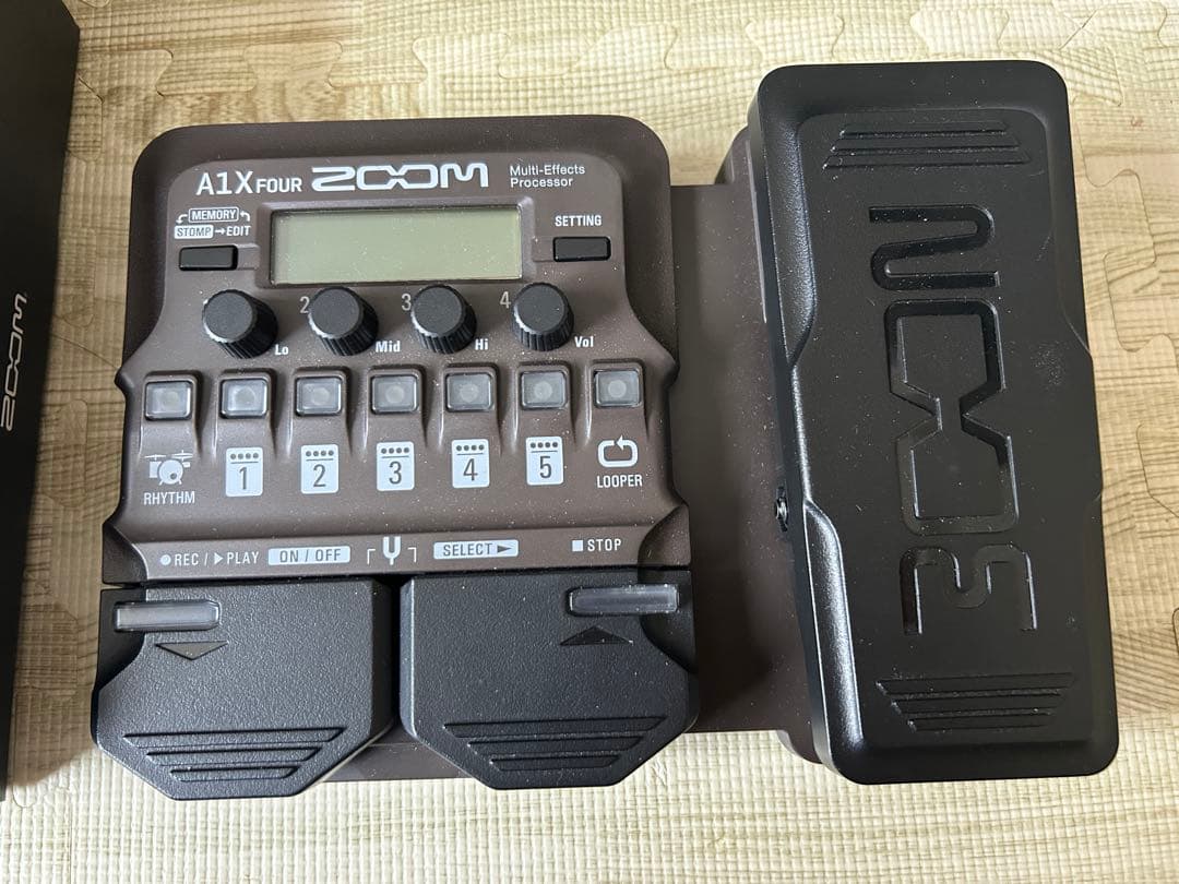 ZOOM ( ズーム ) A1X FOUR マルチエフェクター