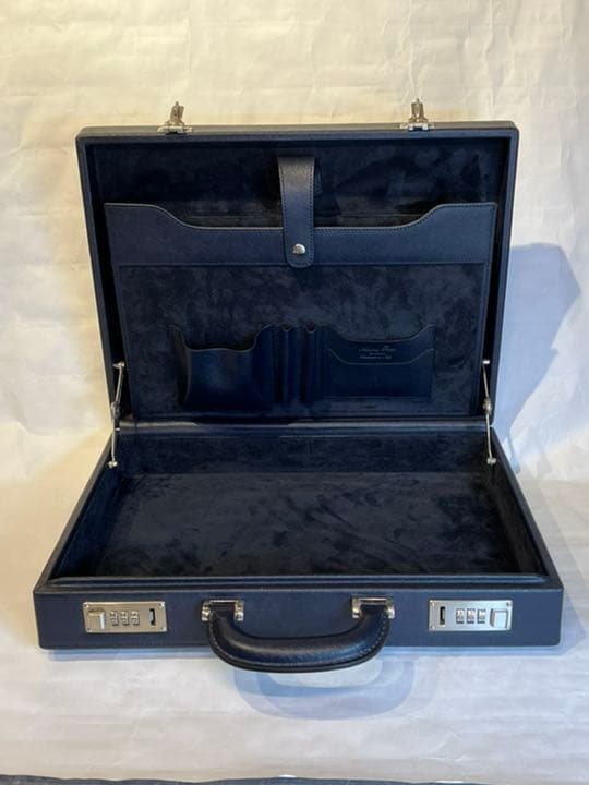 アタッシュケース　レザー