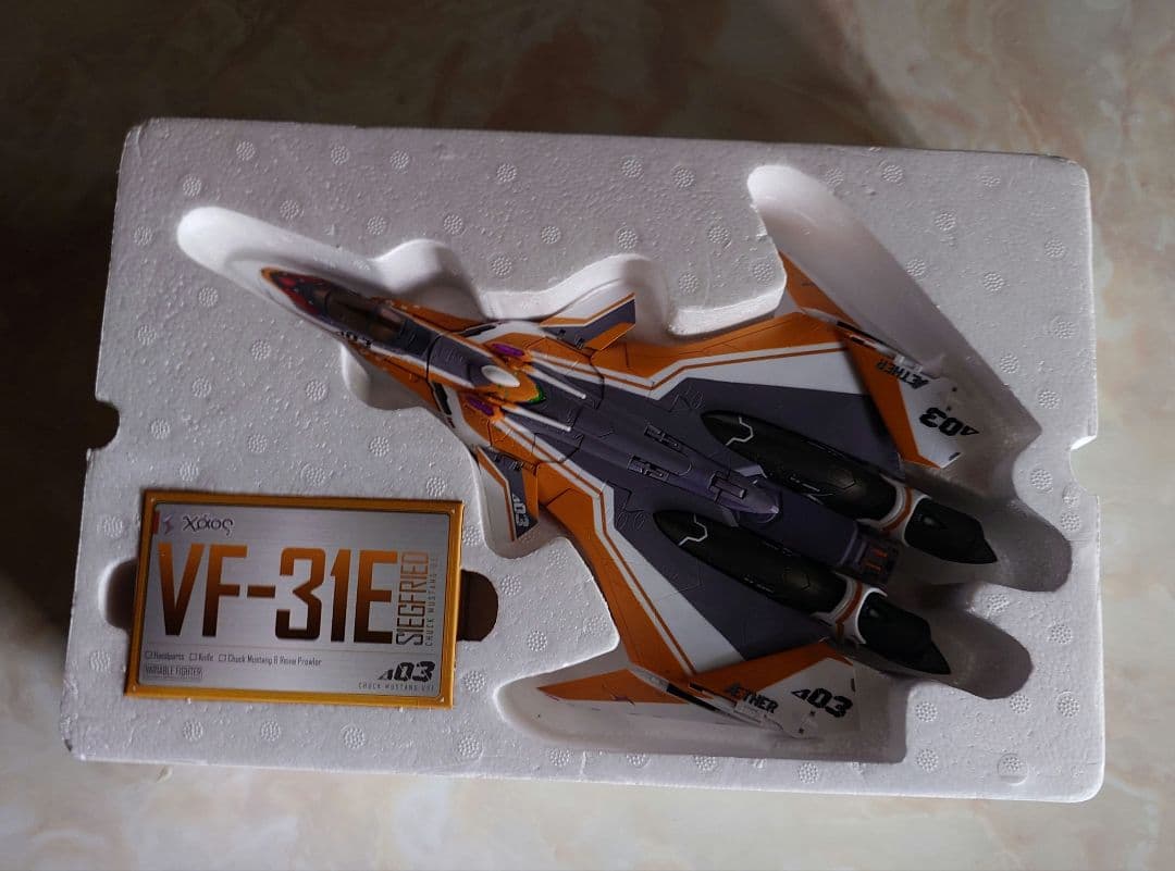 DX超合金 VF-31E ジークフリード（チャック・マスタング機）
