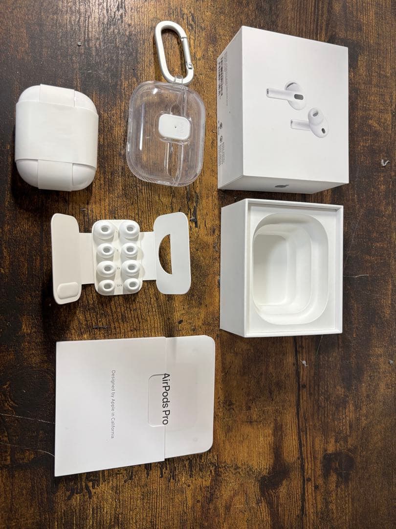 2回使用 Airpods Pro 3 UNIQケース付き