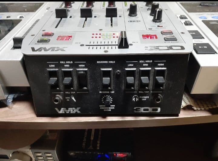 VMX 300 DJミキサーベリンガーミキサー稼働品