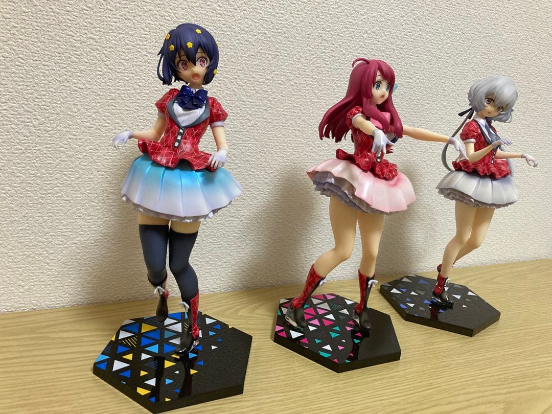 ゾンビランドサガ フィギュア3体& 深川可純氏の直筆サイン入り色紙