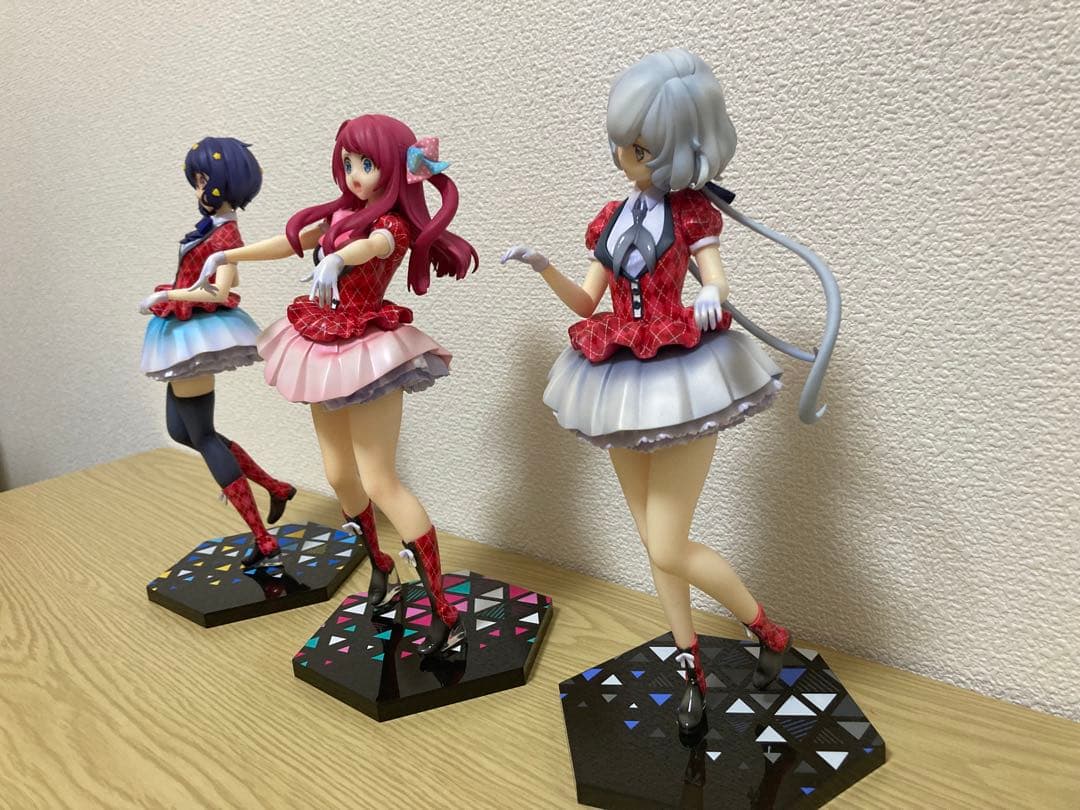 ゾンビランドサガ フィギュア3体& 深川可純氏の直筆サイン入り色紙