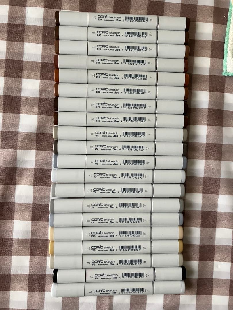 コピックスケッチ65本、チャオ18本、ライナー11本、スケッチブック6冊