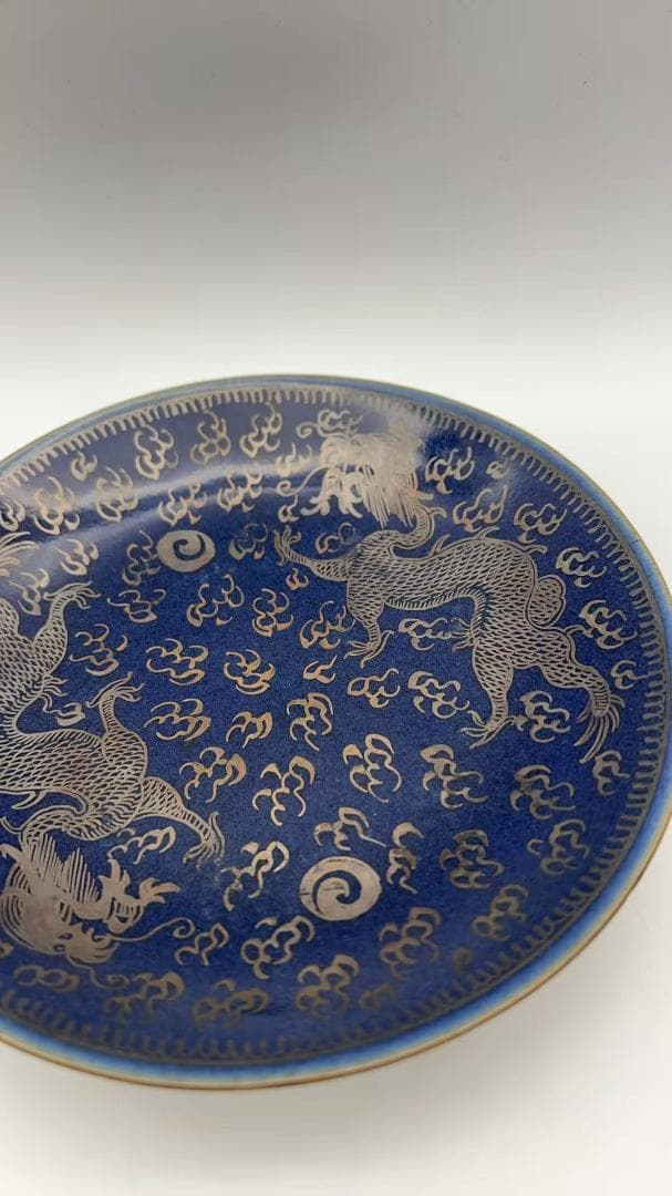 清嘉慶時代 【大清嘉慶年製】在銘 霁藍描金 双龍戲珠龍文盤 (Y-6)