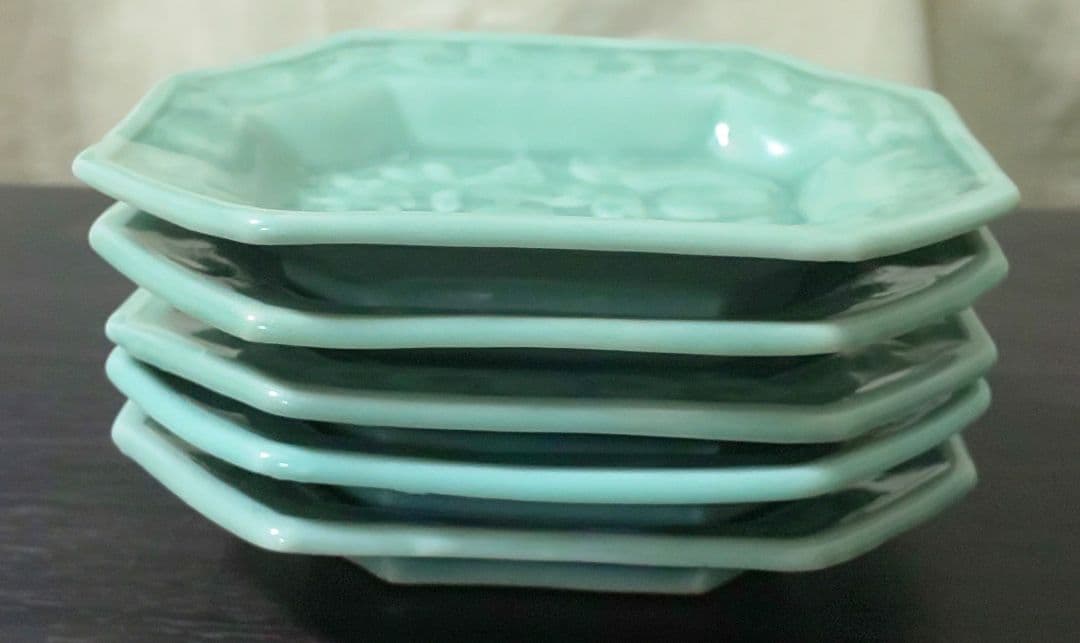 世界三大青磁 三田青磁 江戸末期 陽刻草花文八角小皿五枚