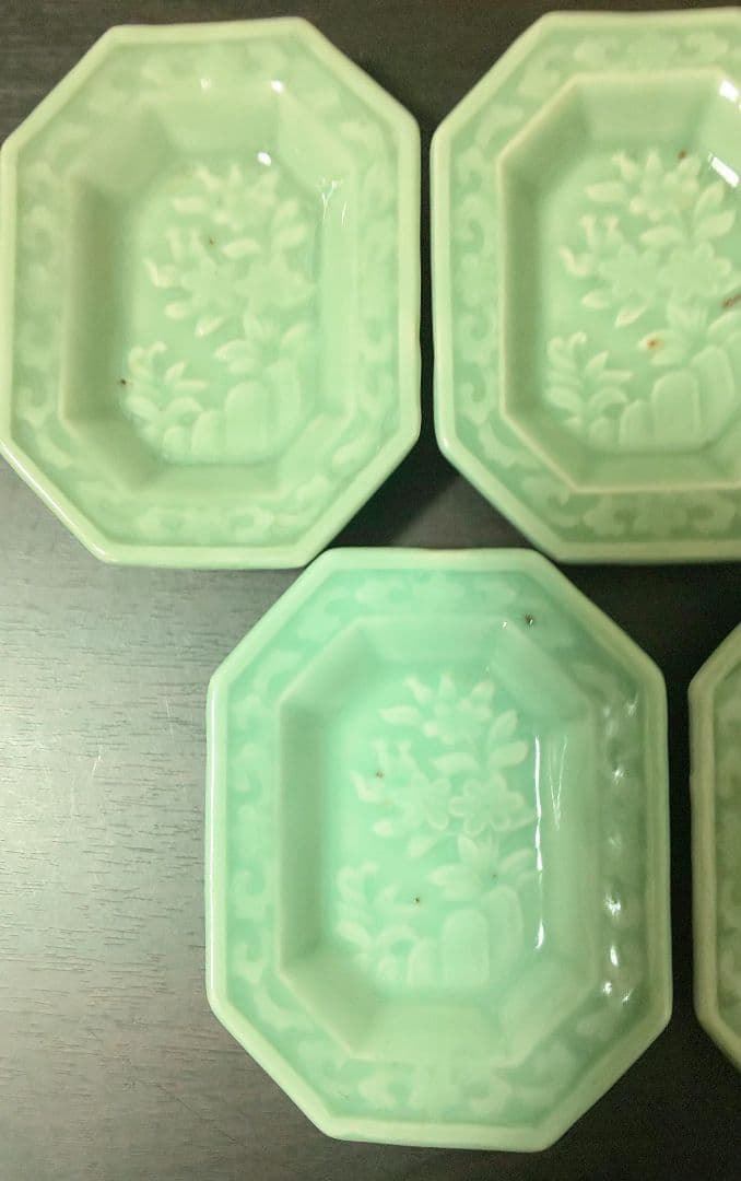 世界三大青磁 三田青磁 江戸末期 陽刻草花文八角小皿五枚