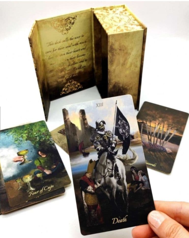 ゴールドが豪華で美しい！バロックタロット