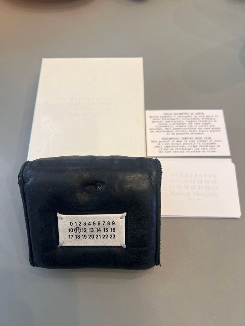 難有　マルジェラ グラムスラム 三つ折り財布 エンベロープ 4ステッチ ブラック