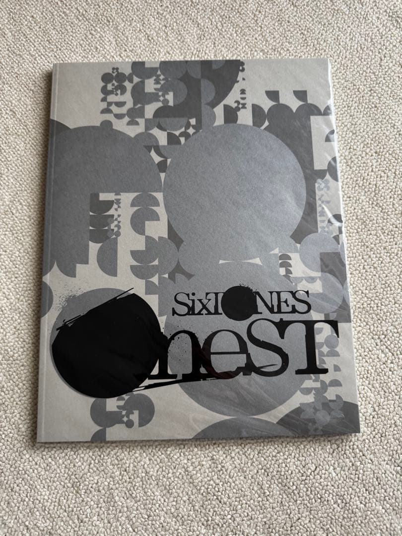 SixTONES グッズ カレンダー 写真 パンフレット 会報誌 アクスタ