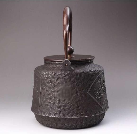 鋳鉄製黒色鉄瓶 花と動物の浮彫り 茶道用品 大容量 老鉄瓶★提梁壺 2.5L