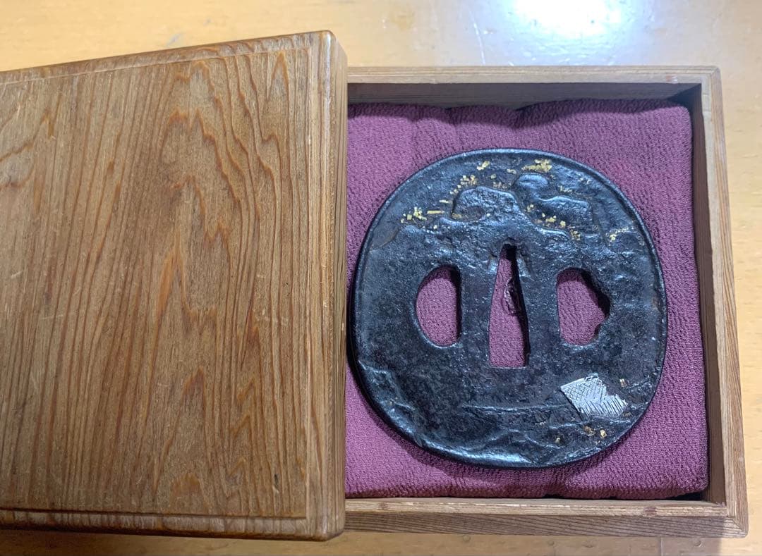 山と植物の金装飾 鍔(つば)