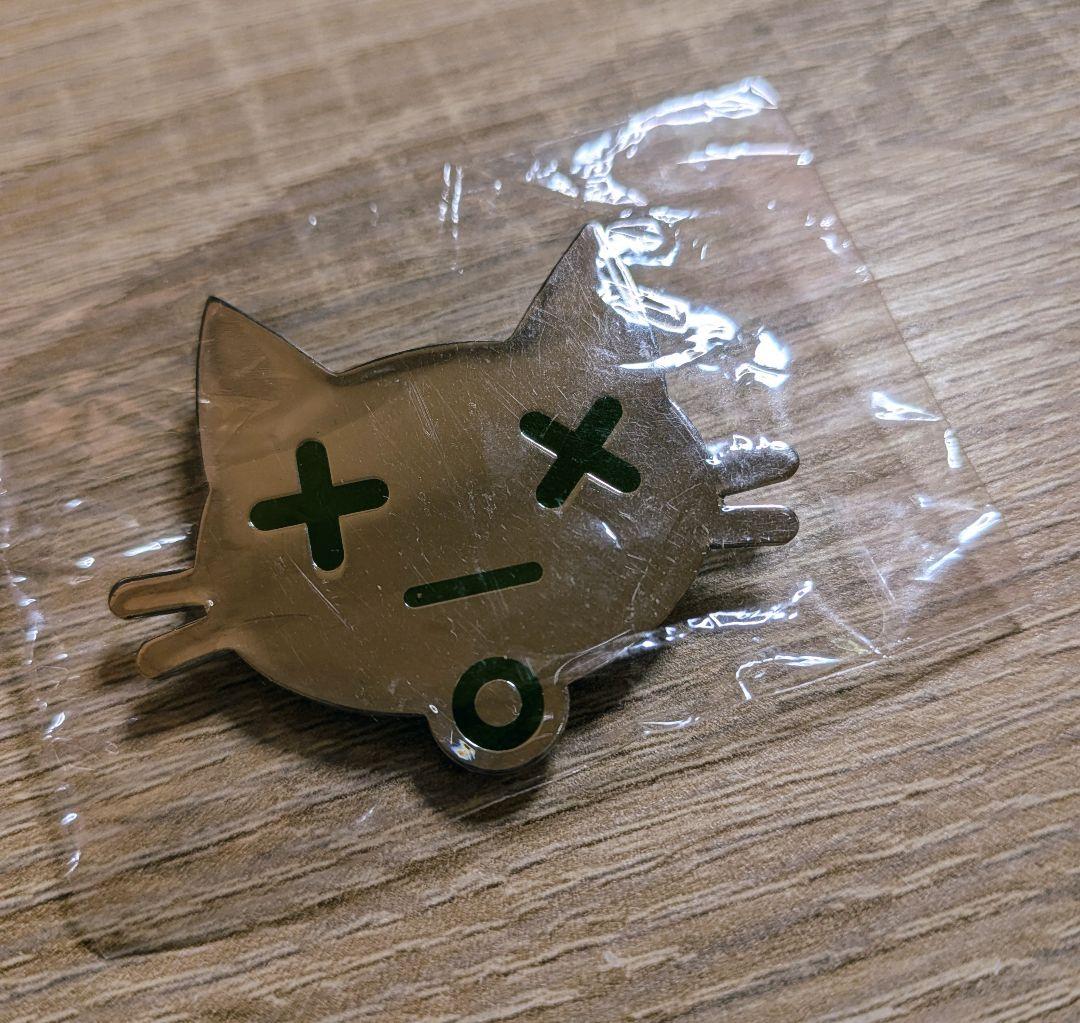 カラマリ ワングー 猫バッジ 白石