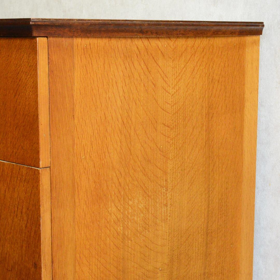 ねこ　イギリスヴィンテージ チェスト ショートサイドボード リビングボード