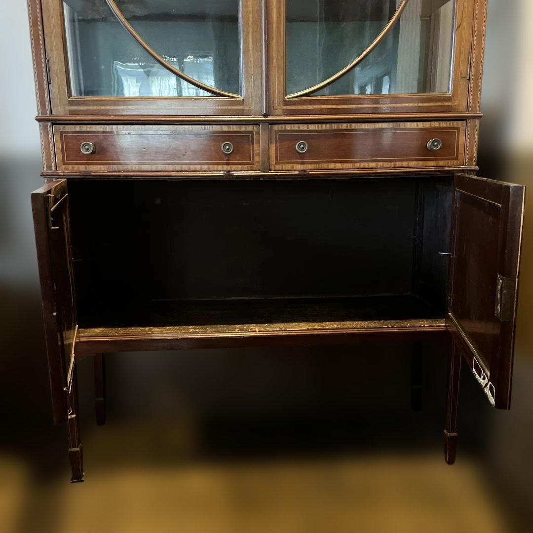 英国アンティーク　木製ガラス扉キャビネット