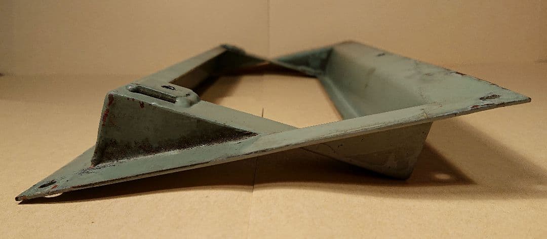 乗務員間連絡装置の台座 ステー 185系用？ 鉄道部品 鉄道古物 国鉄 JR