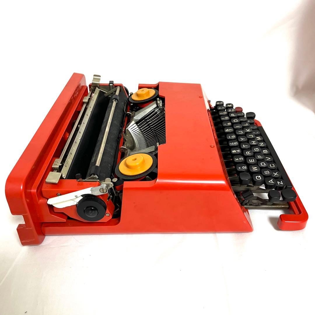 タイプライター olivetti valentine 赤いバケツ オリベッティ