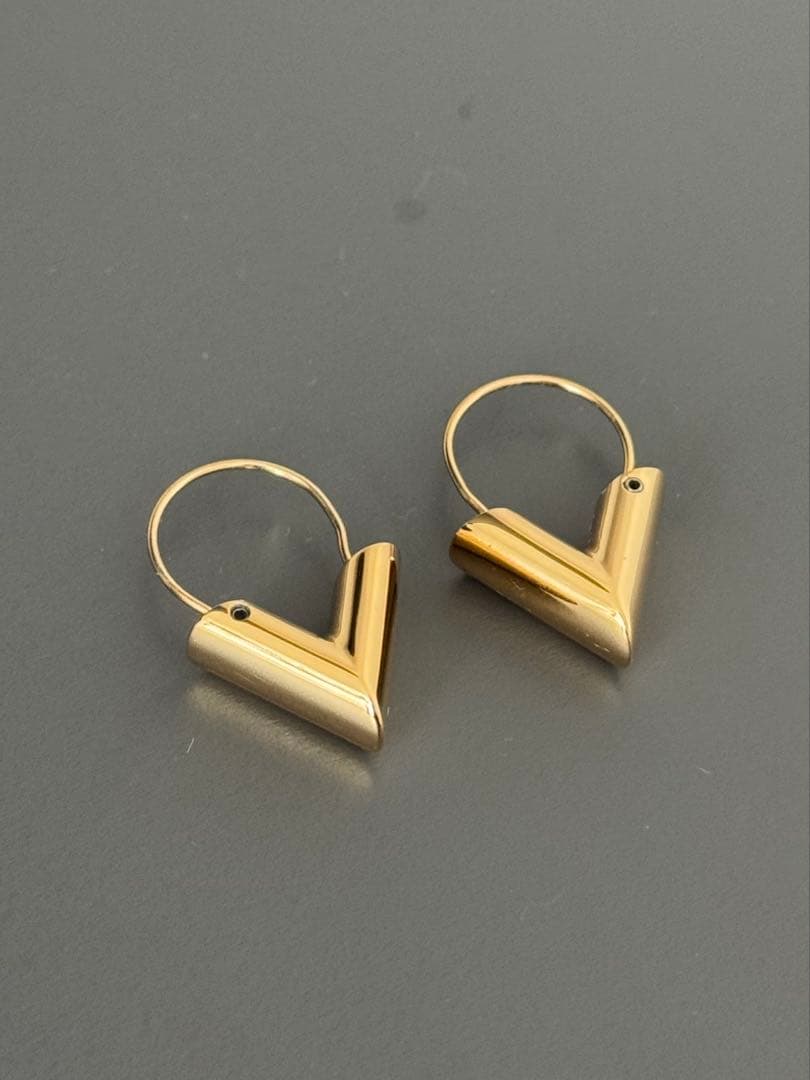 ルイヴィトン ピアス フープ エッセンシャルV ゴールド 美品