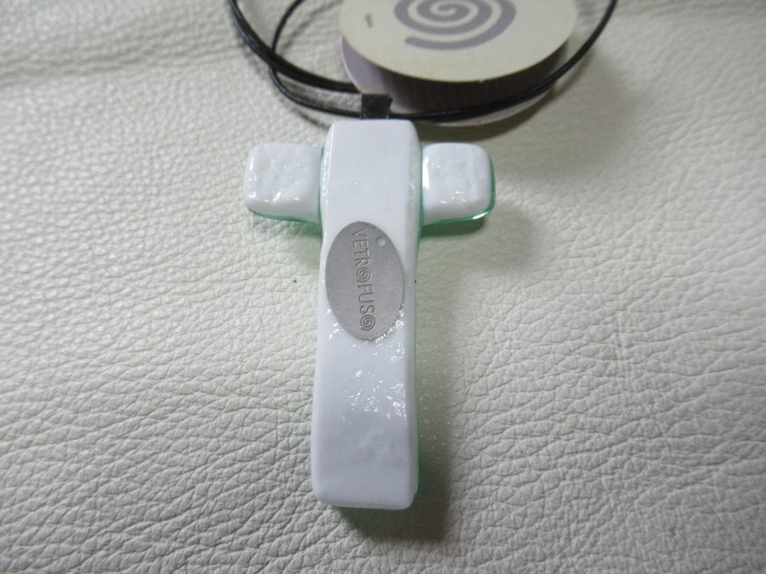 未使用 定価2万円 イタリア製◆ベトロフーゾ ガラス工芸『十字架』革紐ネックレス