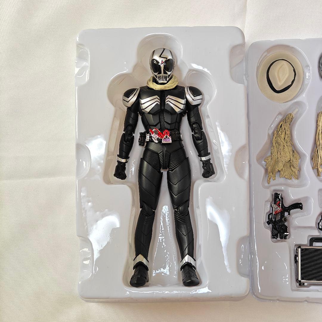 S.H.Figuarts真骨彫製法 仮面ライダースカル 箱なし現状品