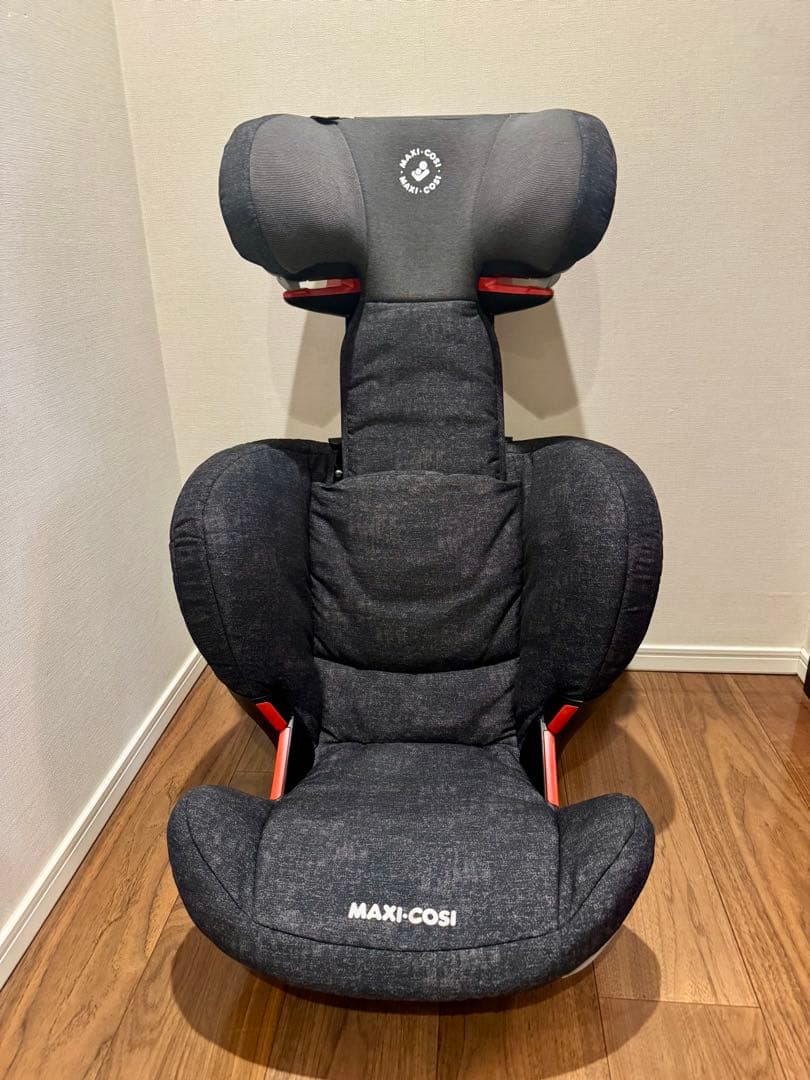 MAXI-COSI ジュニアシート グレーAprica保護マット付き（ほぼ新品）