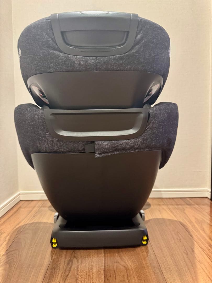 MAXI-COSI ジュニアシート グレーAprica保護マット付き（ほぼ新品）