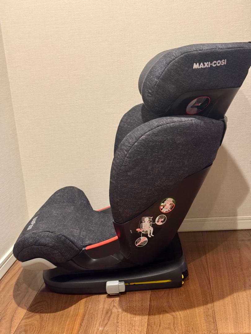 MAXI-COSI ジュニアシート グレーAprica保護マット付き（ほぼ新品）