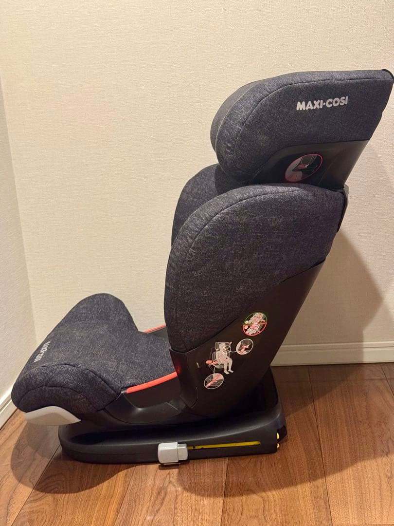 MAXI-COSI ジュニアシート グレーAprica保護マット付き（ほぼ新品）