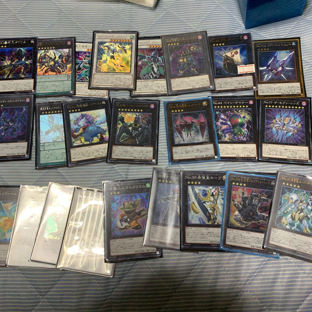 遊戯王 引退 まとめてうります。スリーブもデッキの箱もあります。