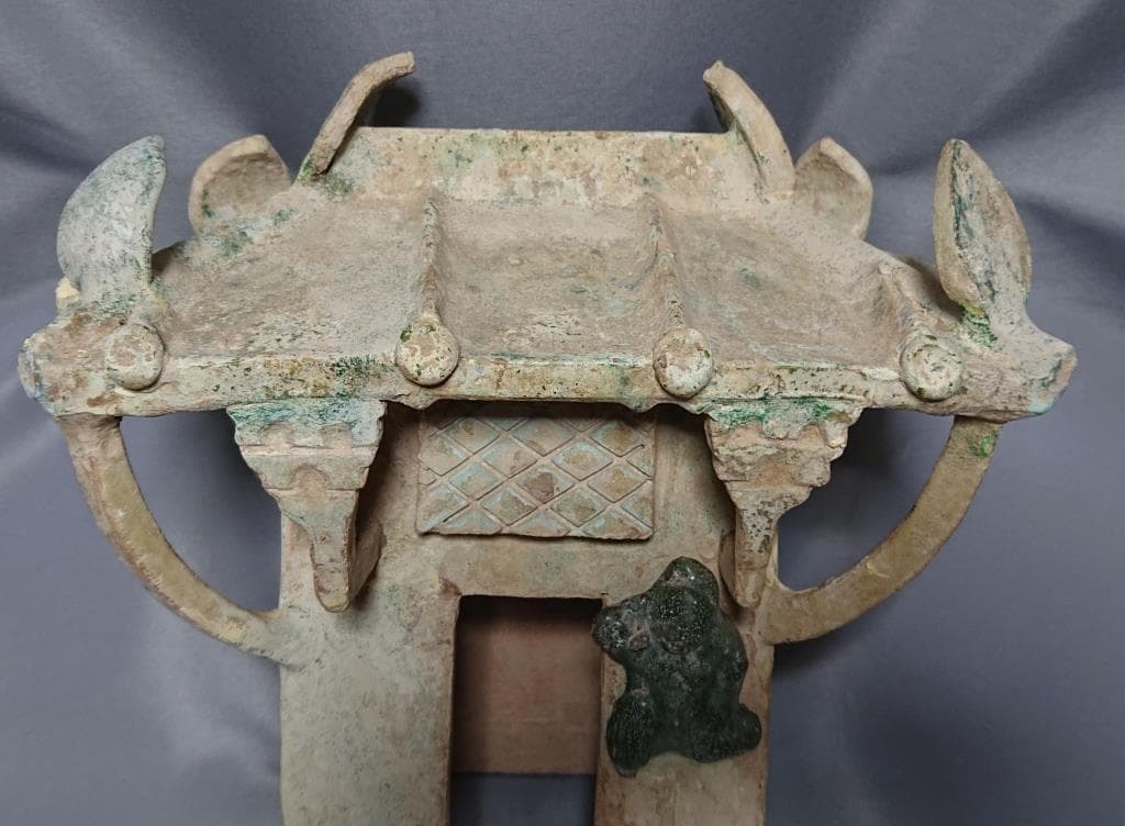 東漢時代　出土品　緑釉銀化楼閣 彩文土器 高さ27.4㎝　（A）