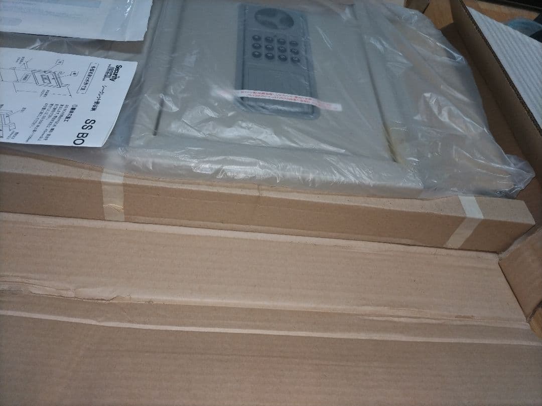壁埋込用暗証番号式金庫 表面に絵の額、写真の額などでドロボー避けですSS BOX