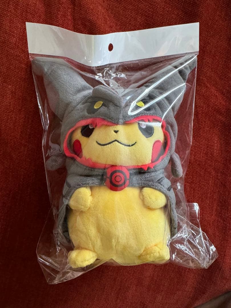 極美品！ポケモンセンター ぬいぐるみ 黒いレックウザ　ポンチョを着たピカチュウ