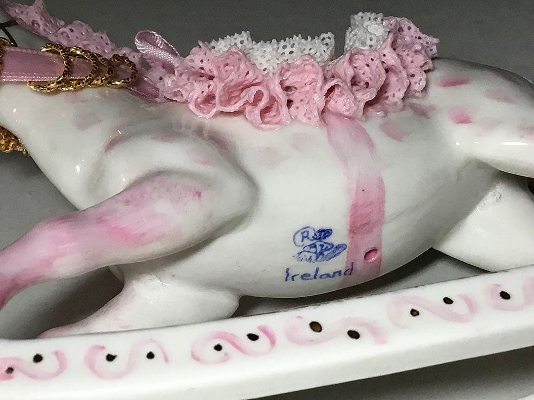 フィギュリン◆ピンクの木馬◆アイルランド 陶器 ビスク ヴィンテージ 置物