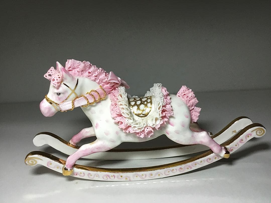 フィギュリン◆ピンクの木馬◆アイルランド 陶器 ビスク ヴィンテージ 置物