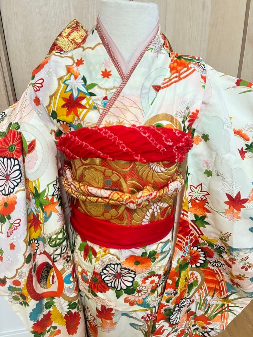 7歳　七五三用 白地に華やかな古典柄着物セット