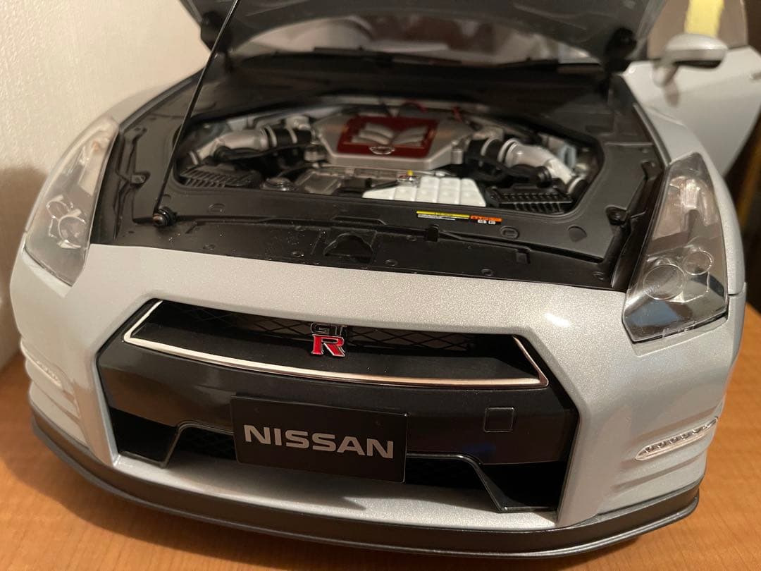 Nissan R35 GT-R シルバー 1/8スケール　デアゴスティーニ