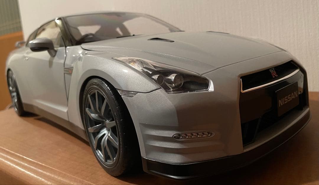 Nissan R35 GT-R シルバー 1/8スケール　デアゴスティーニ