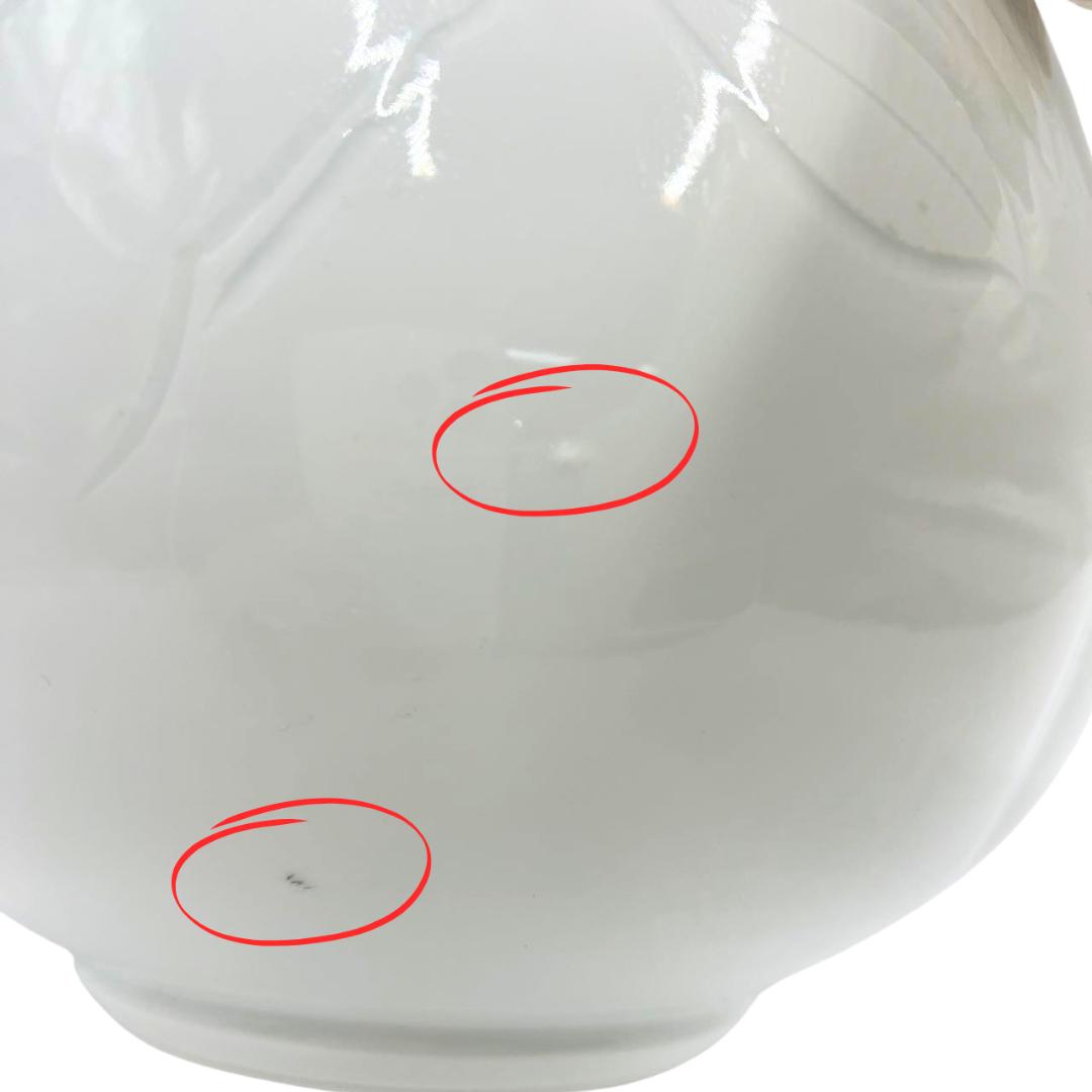 井上萬二　白磁彫文壷　白磁　椿　花　壺　陶芸　花瓶