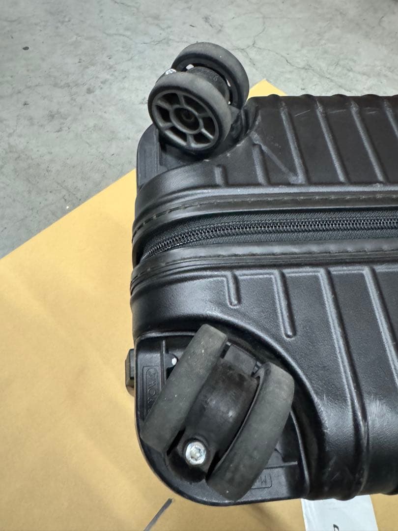 リモワ ボレロ 37L 機内持ち込み 4輪 TSAロック 黒 ジャンク