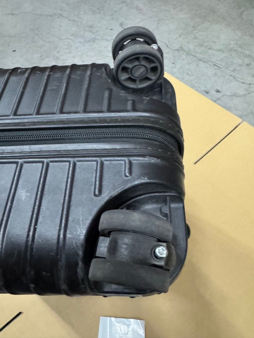 リモワ ボレロ 37L 機内持ち込み 4輪 TSAロック 黒 ジャンク