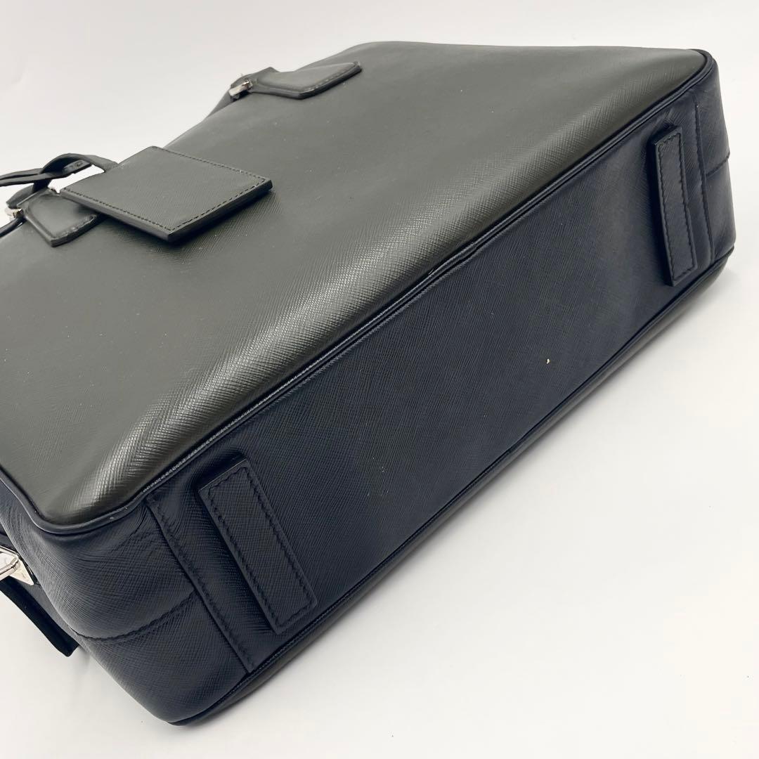 【極美品】 プラダ ビジネスバッグ サフィアーノレザー 三角ロゴ 希少バイカラー