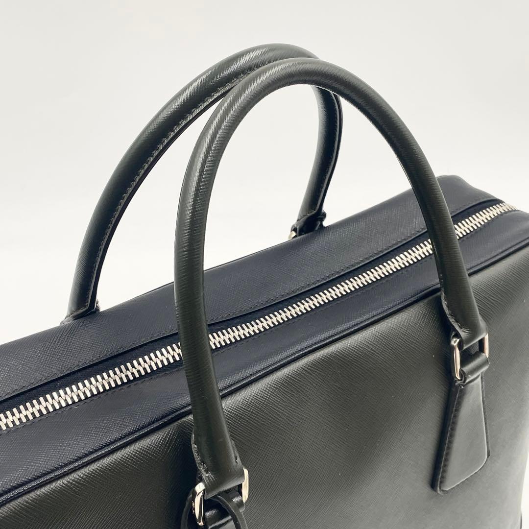 【極美品】 プラダ ビジネスバッグ サフィアーノレザー 三角ロゴ 希少バイカラー