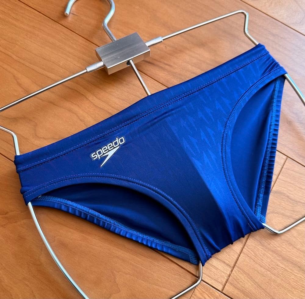 【美品】speedo アクアブレードΣ ブルー 140 光沢 ウロコ模様　競パン