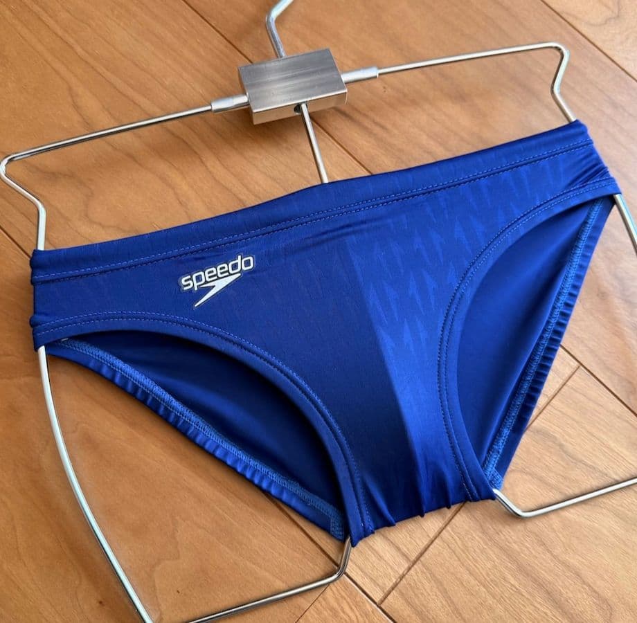 【美品】speedo アクアブレードΣ ブルー 140 光沢 ウロコ模様　競パン