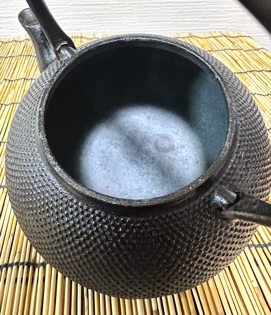 未使用、栞、タグ、南部鉄器検査証付き　南部岩鋳造１０型アラレ　南部鉄瓶　南部鉄器